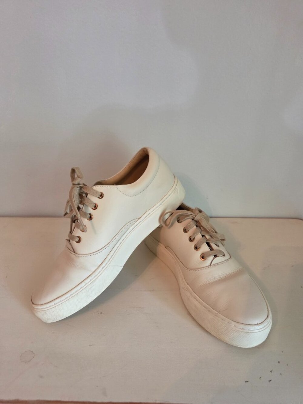 Nisolo Everyday Sneaker - bone, size 6